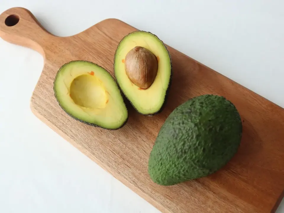 Aguacates rellenos de atún