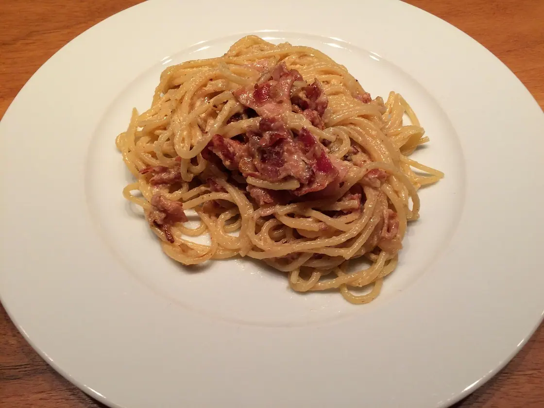 Carbonara auténtica y ligera, sin nata