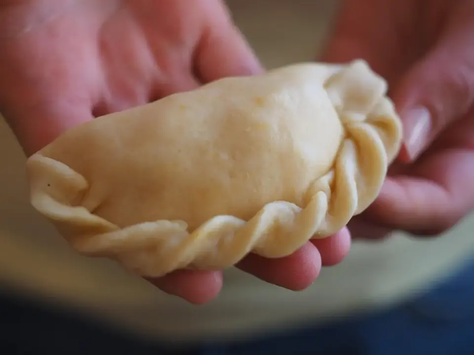 Empanada de atún con hojaldre
