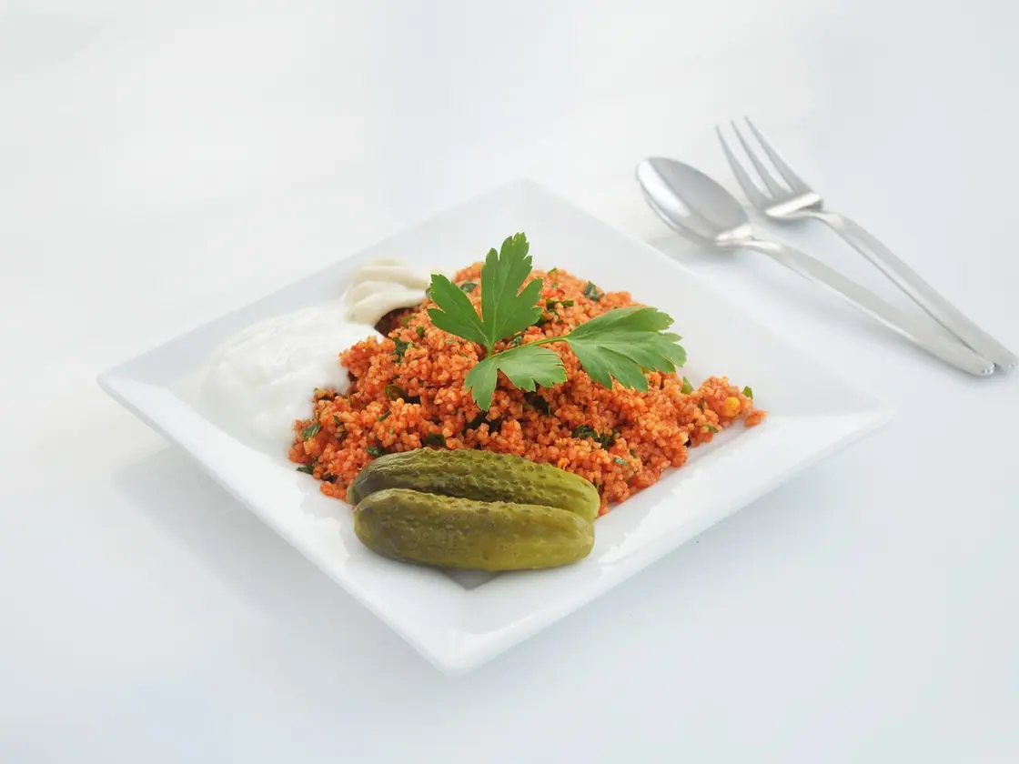 Ensalada de arroz con atún y maíz