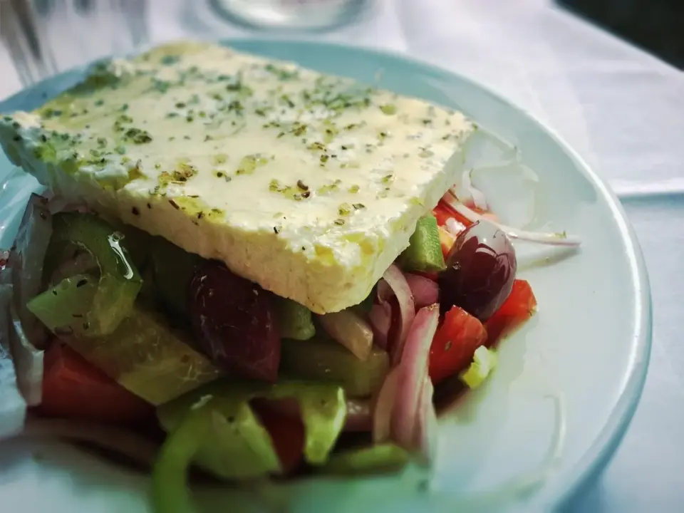 Ensalada griega con pollo