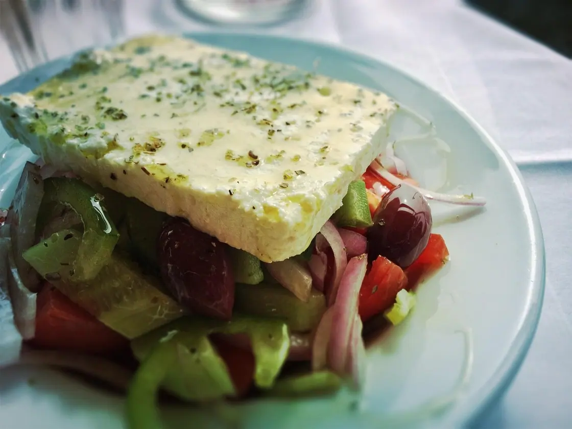Ensalada griega con pollo