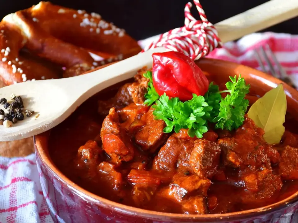 Goulash húngaro de ternera