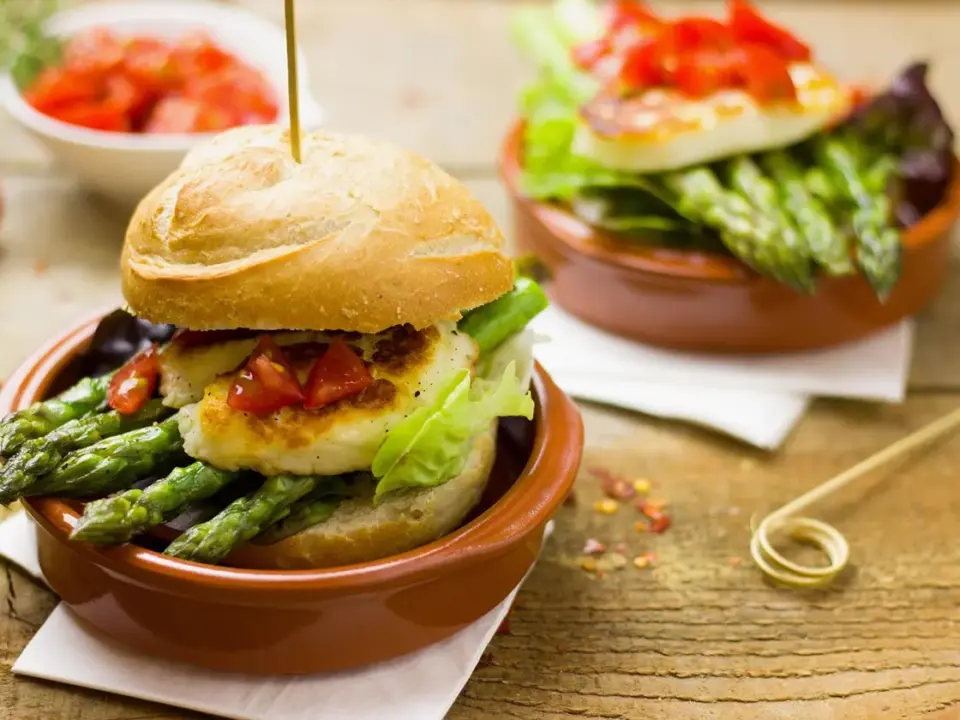 Hamburguesa vegetal de garbanzos y pimentón