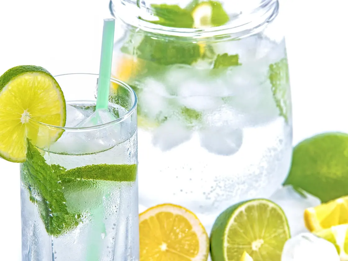 Limonada casera con menta sin azúcar