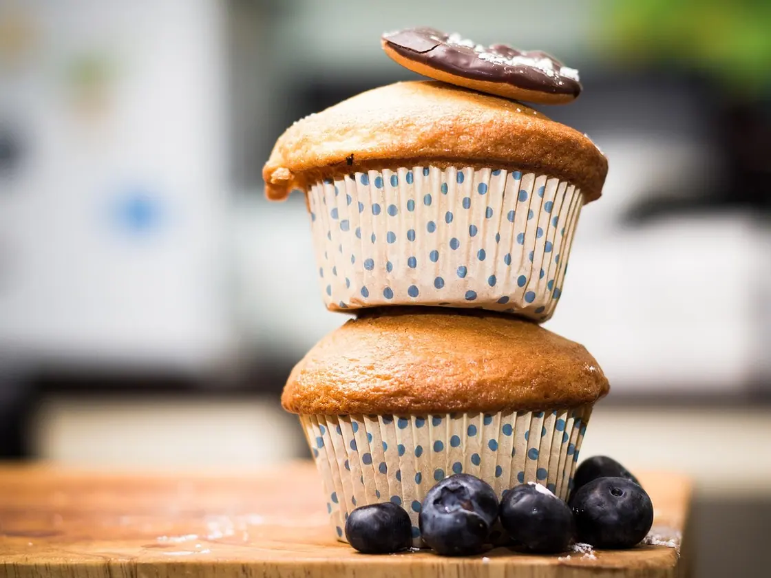 Muffins de avena, plátano y arándanos