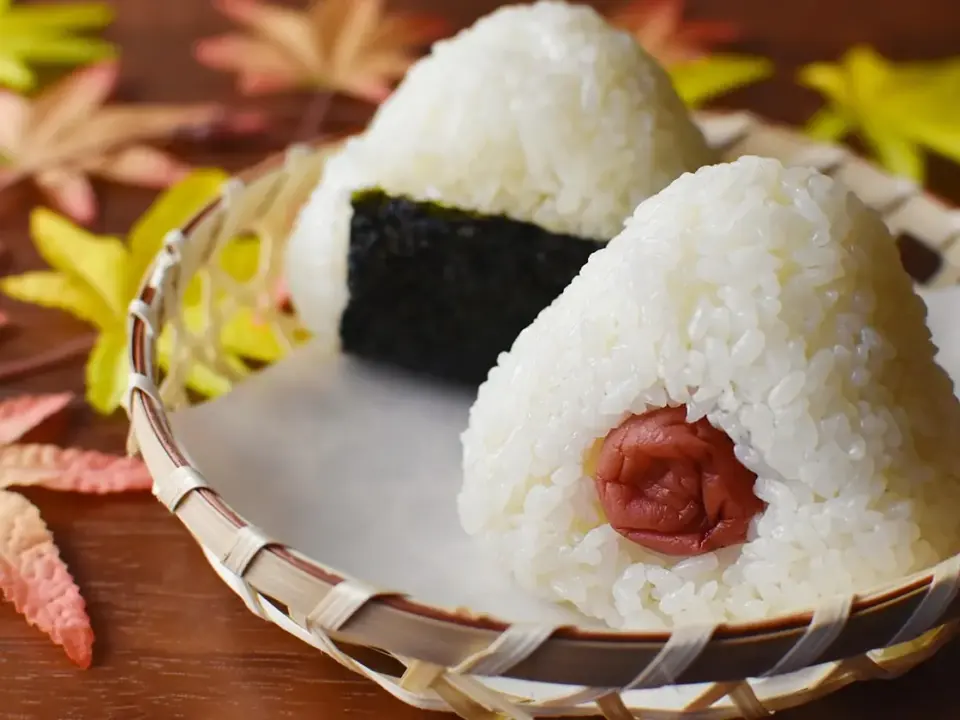 Onigiri de atún y mayonesa