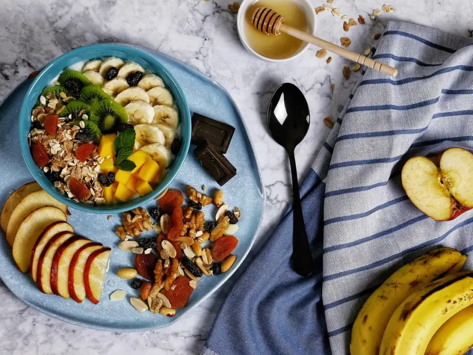 Overnight oats de crema de cacahuete y plátano