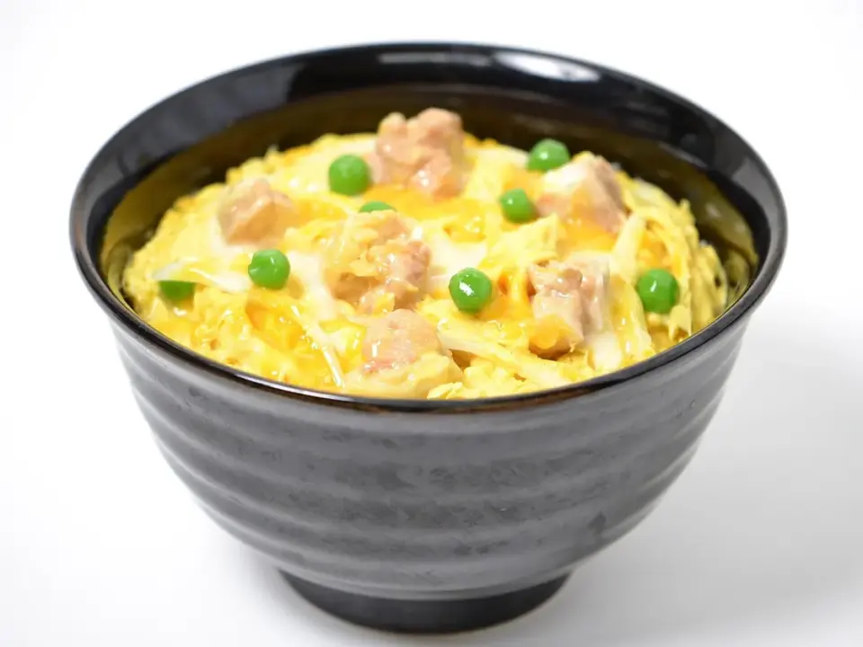 Oyakodon: bol de pollo y huevo