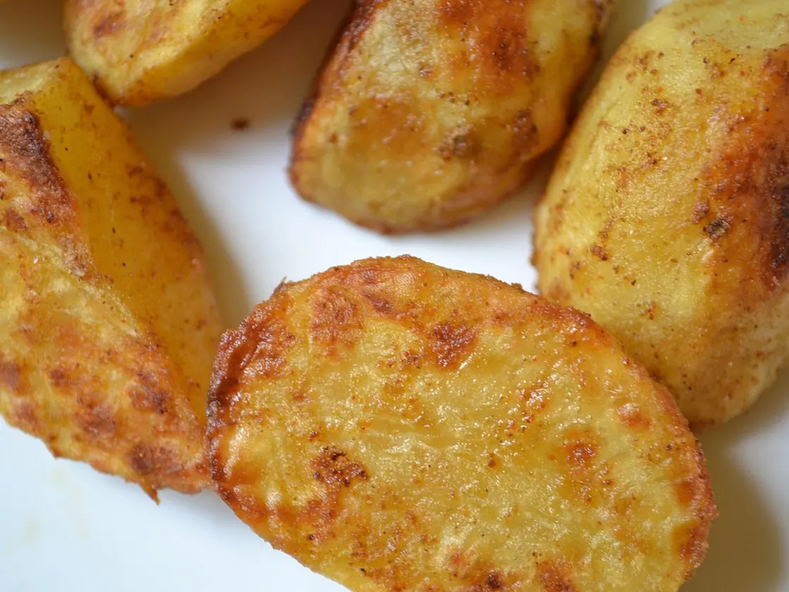 Patatas asadas rellenas de atún y queso