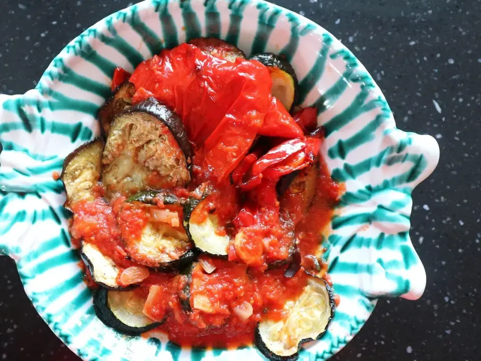 Pollo con pisto manchego
