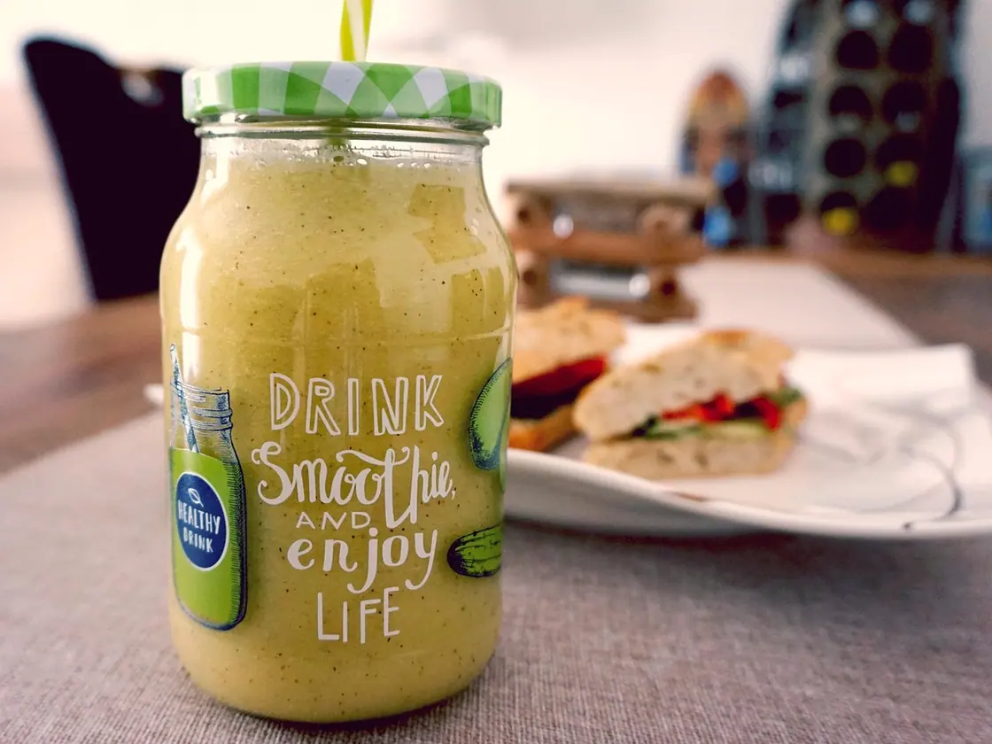 Smoothie verde de espinacas y piña