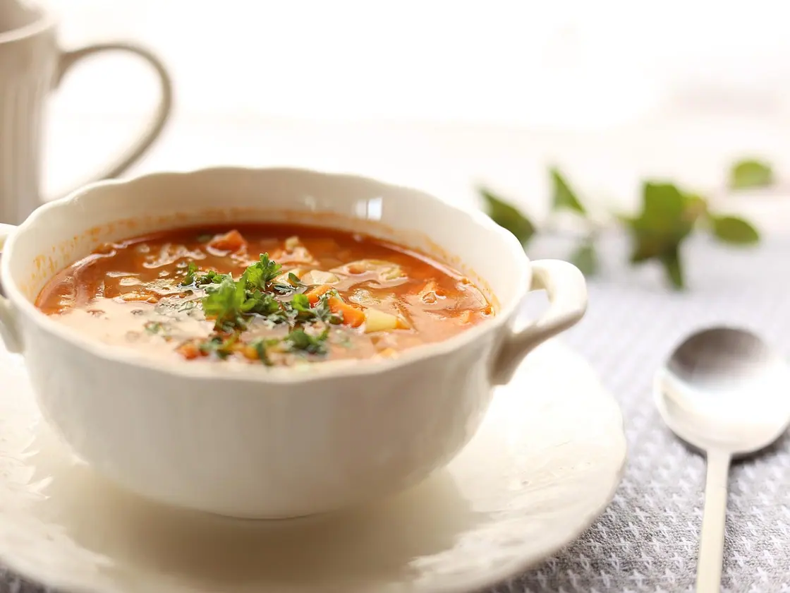Sopa de tomate asado con albahaca