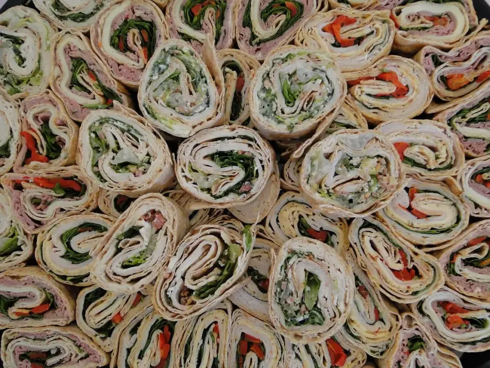 Wrap doblado crujiente de pollo (tortilla hack)