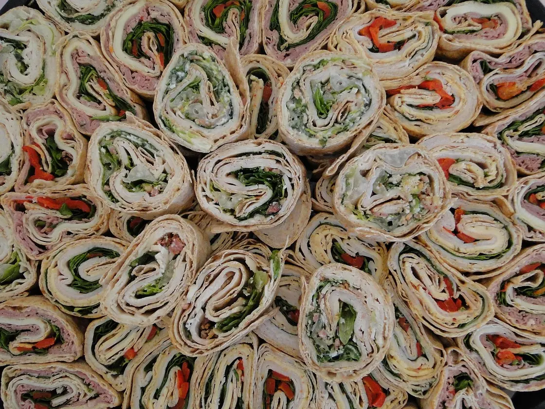 Wrap doblado crujiente de pollo (tortilla hack)