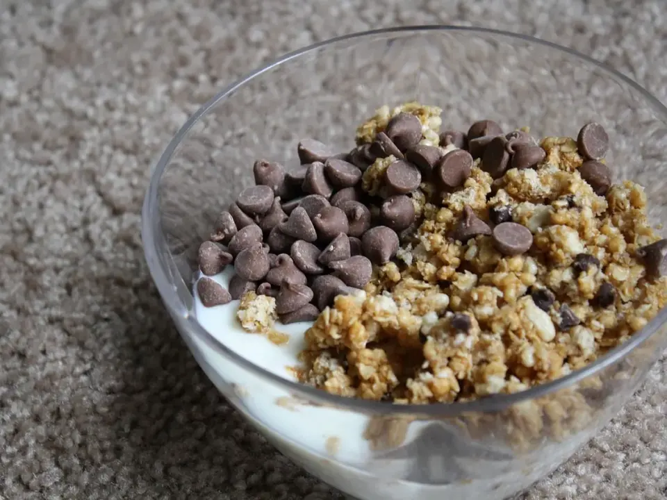 Yogur de chocolate y crema de cacahuete